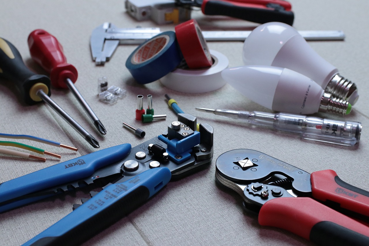 electrician-3087536_1280
