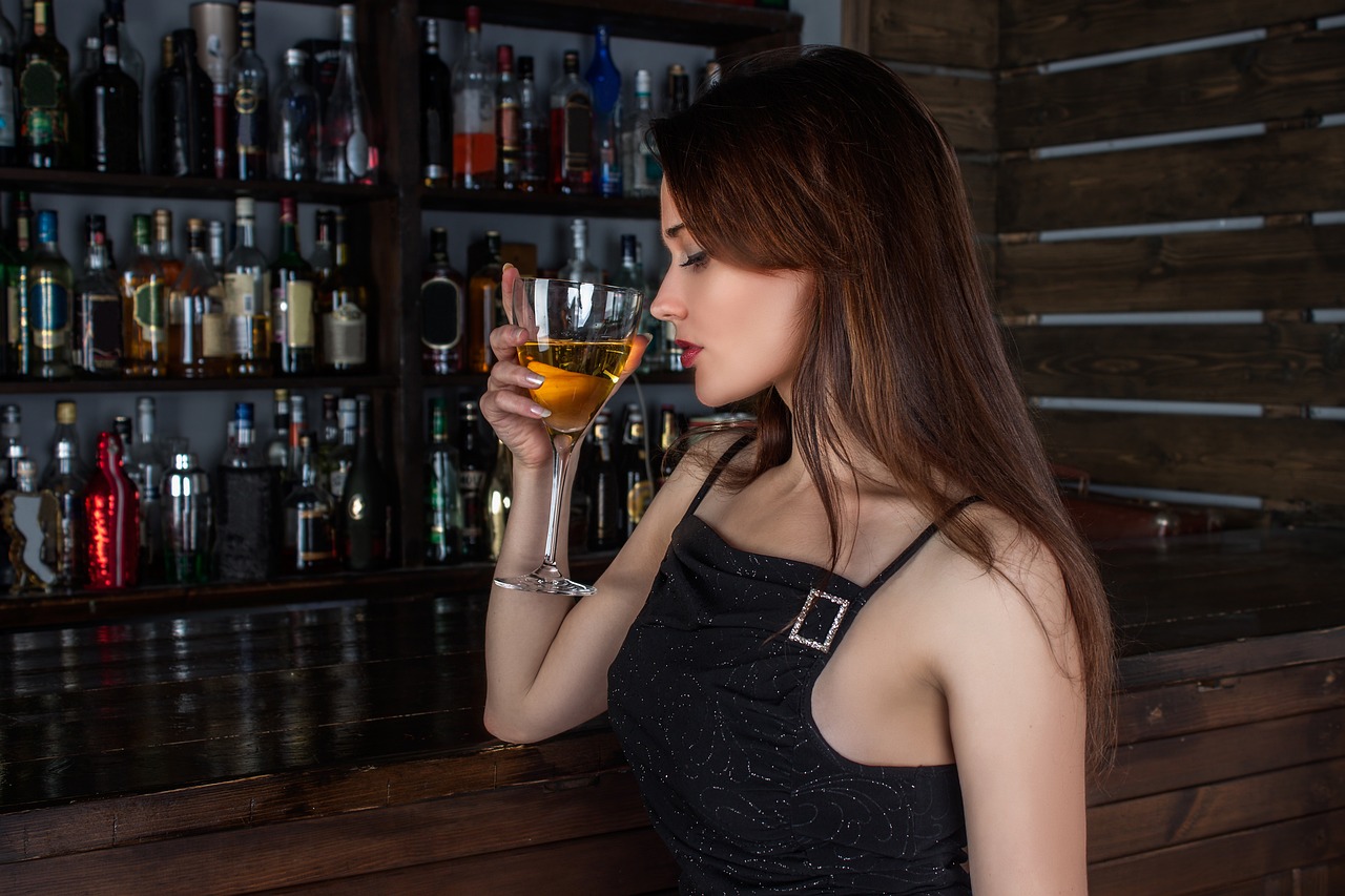 woman-1064664_1280